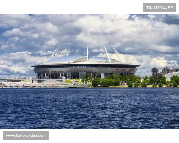 伯纳乌球场新增 retractable roof 测试完成，提升观赛体验